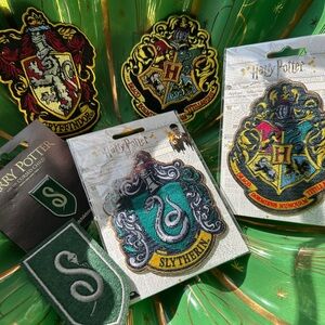 Harry Potter/ Hogwarts House Crest Patches, Slytherin house pin and patch